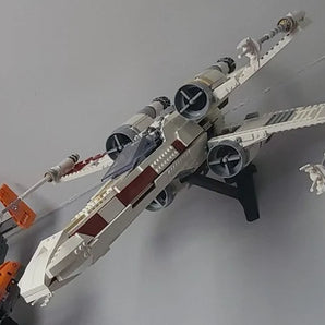 Väggfäste för LEGO 75355 UCS X-Wing – Visa i flygläge