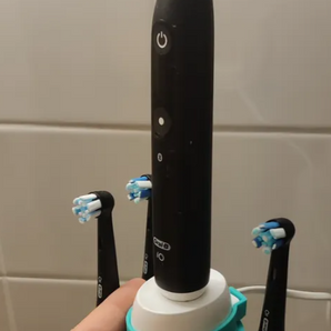 Oral-B iO Laddaradapter för Ställ med Plats för 4 Borsthuvuden (2 delar)