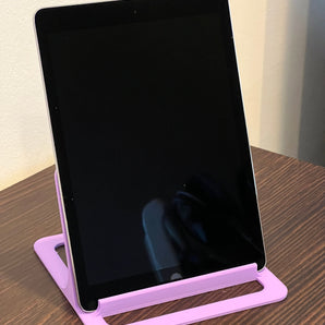Överdimensionerat iPad-ställ i Polymer PolyTerra Lila