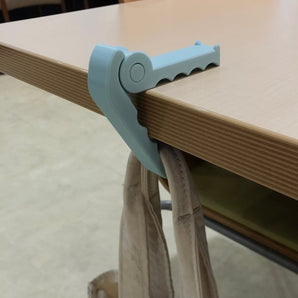 Bärbar krokodilbordskrok för väskor