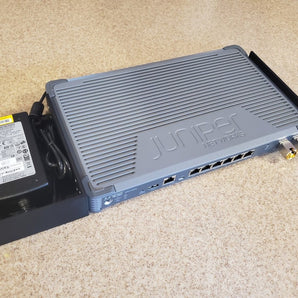 Rackmonteringssats för Juniper SRX300 med nätaggregatbricka