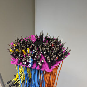 Eurorack-kabelhållare för mikrofonstativ