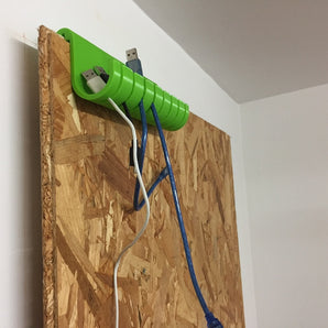 USB-kabelhängare för OSB-plankor