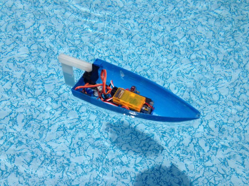 Enkel RC-båt