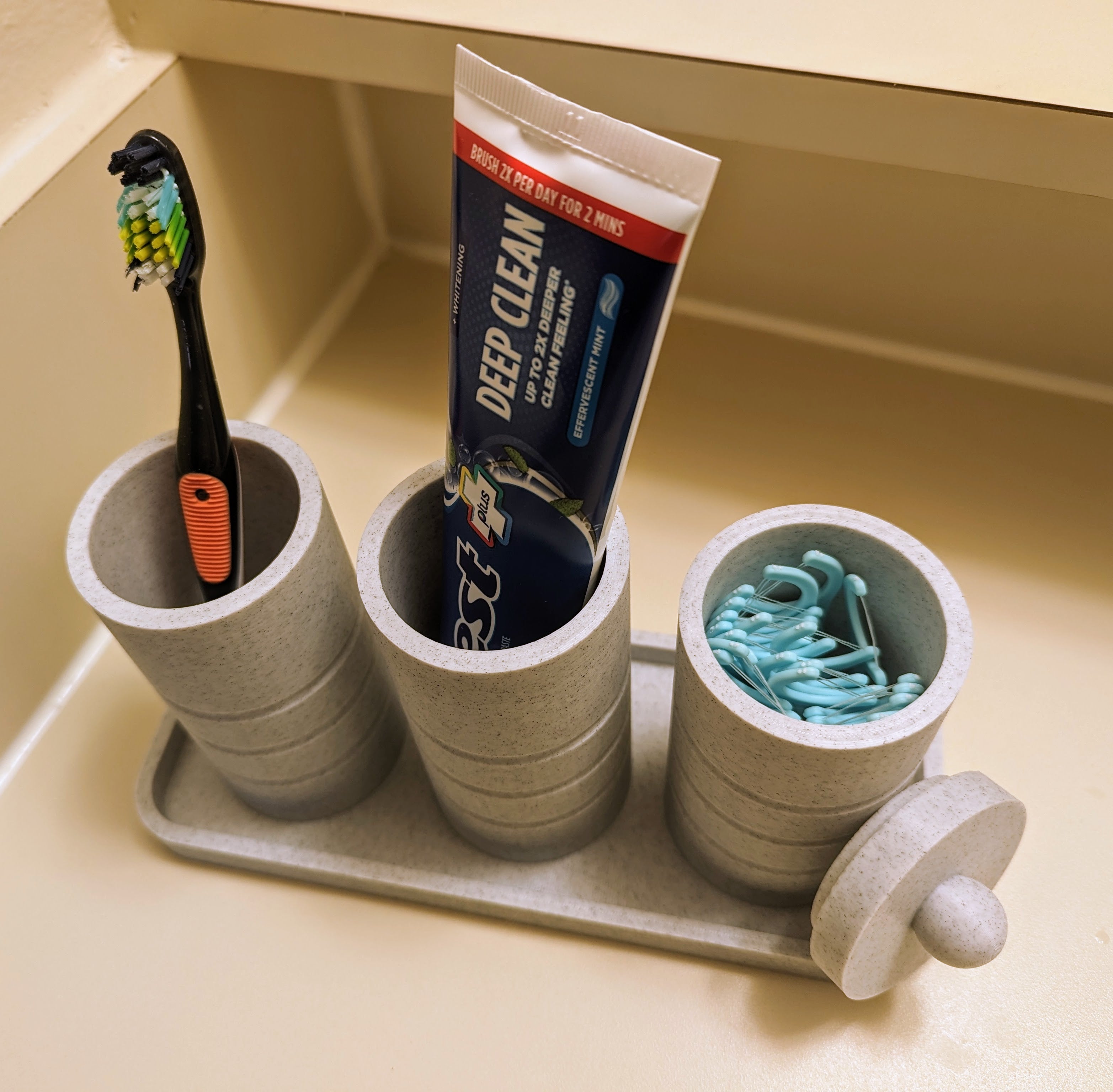 Badrumsarrangör för tandborstar och Q-tips