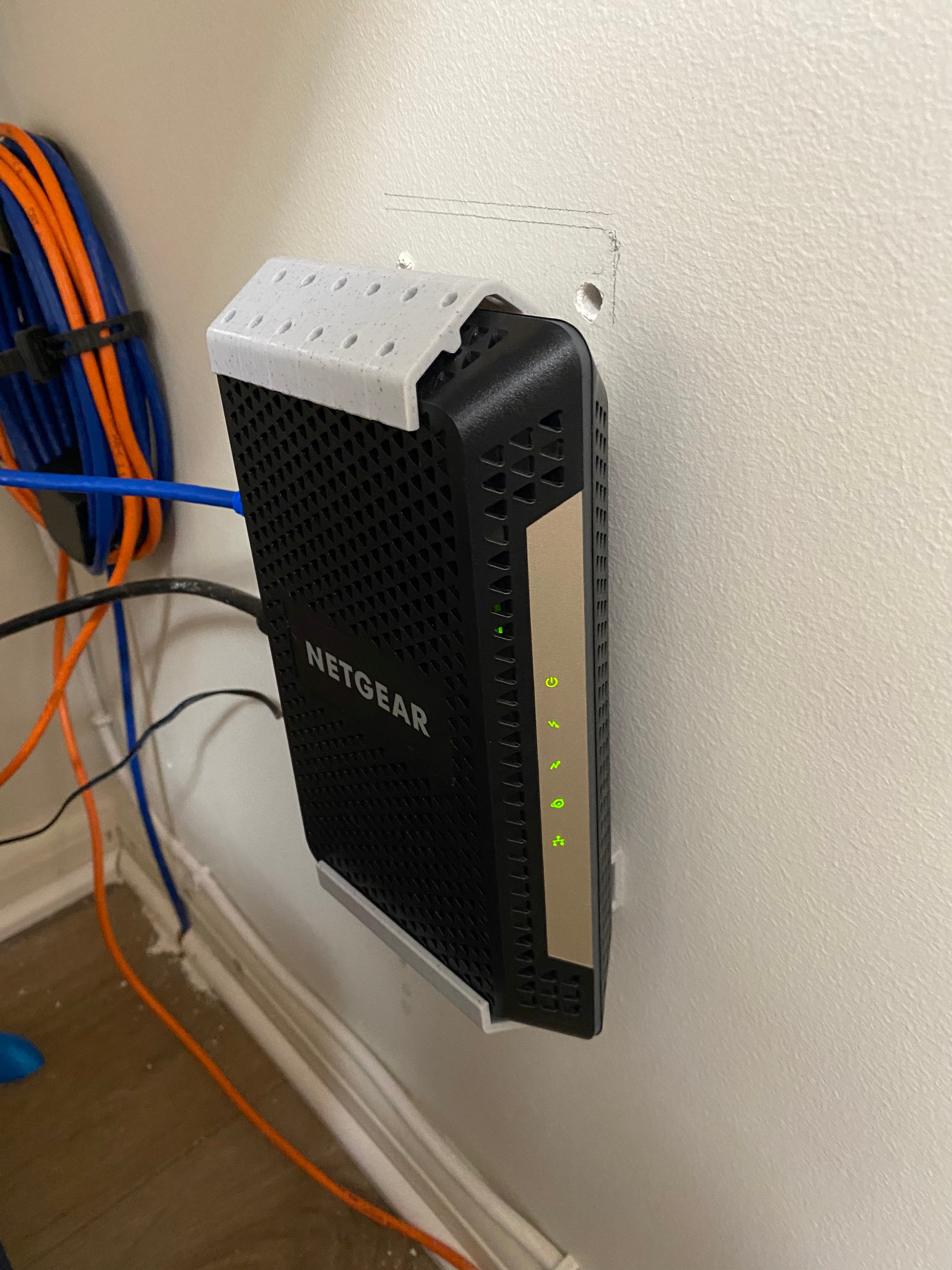 Netgear CM600 / CM1000 Vægmontering – Optimer Dit Netværkssetup