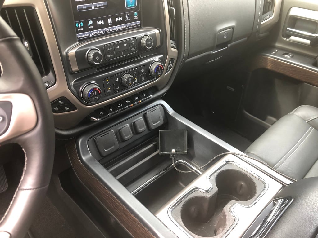 iPhone-hållare för GMC Sierra/Chevrolet Silverado (2014-2018) med mittkonsol