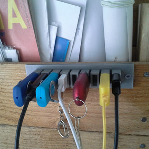Praktiska USB-kabelhållare - Set med 9 st.