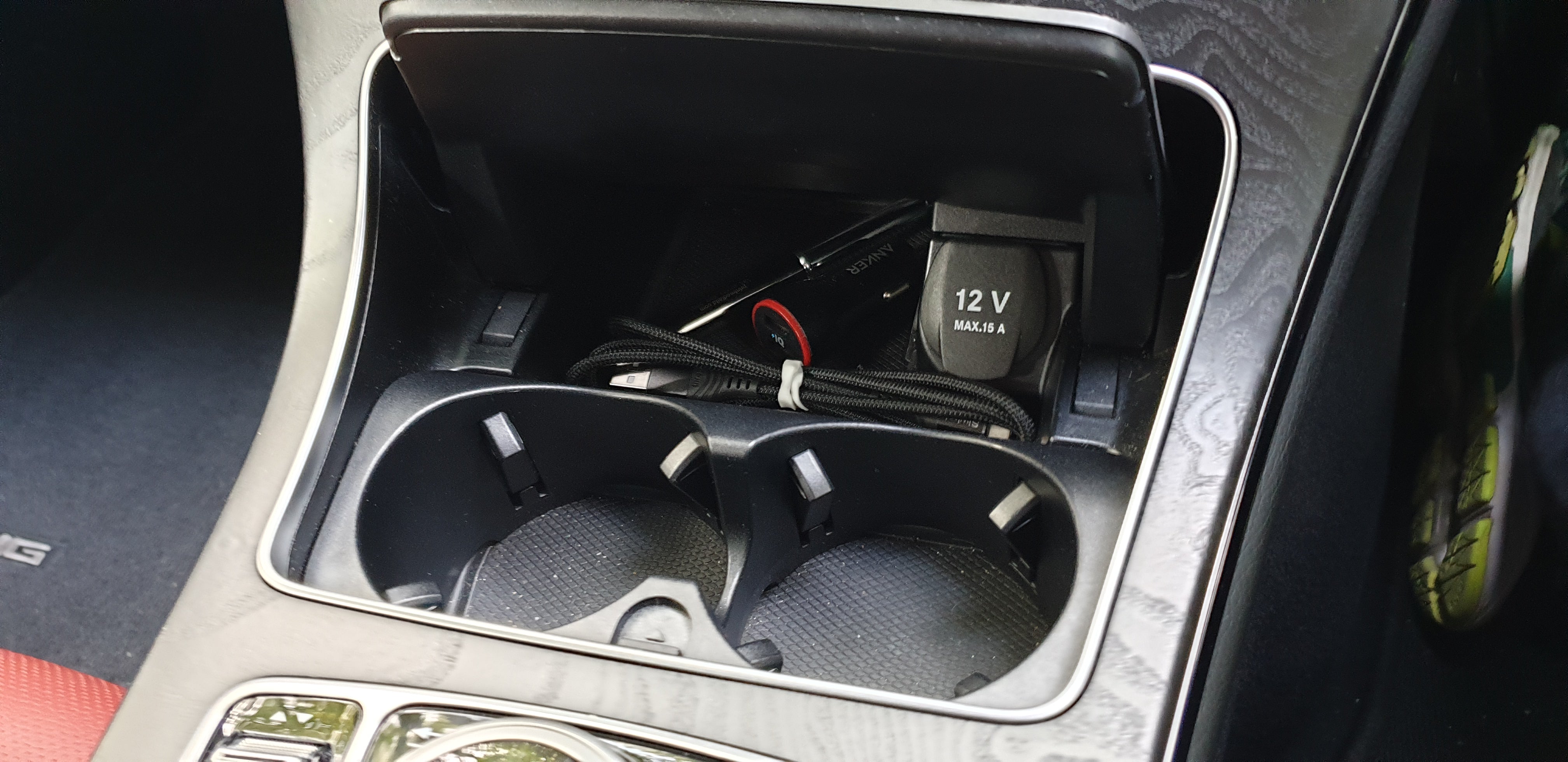 Förlängd mugghållare för Mercedes C-klass (2016)