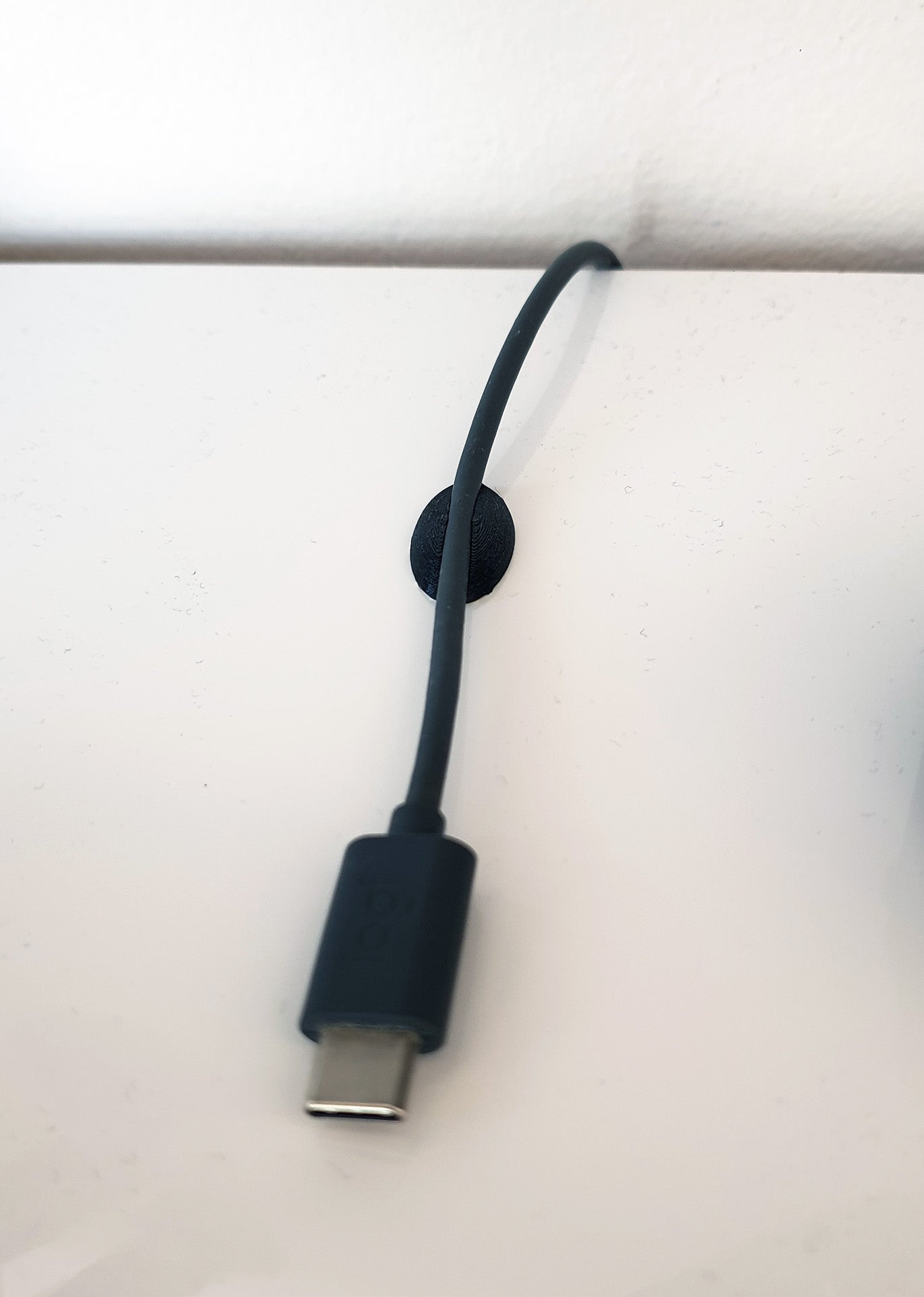 Kabelhållare för skrivbord för Apple Macbook Pro och andra kablar