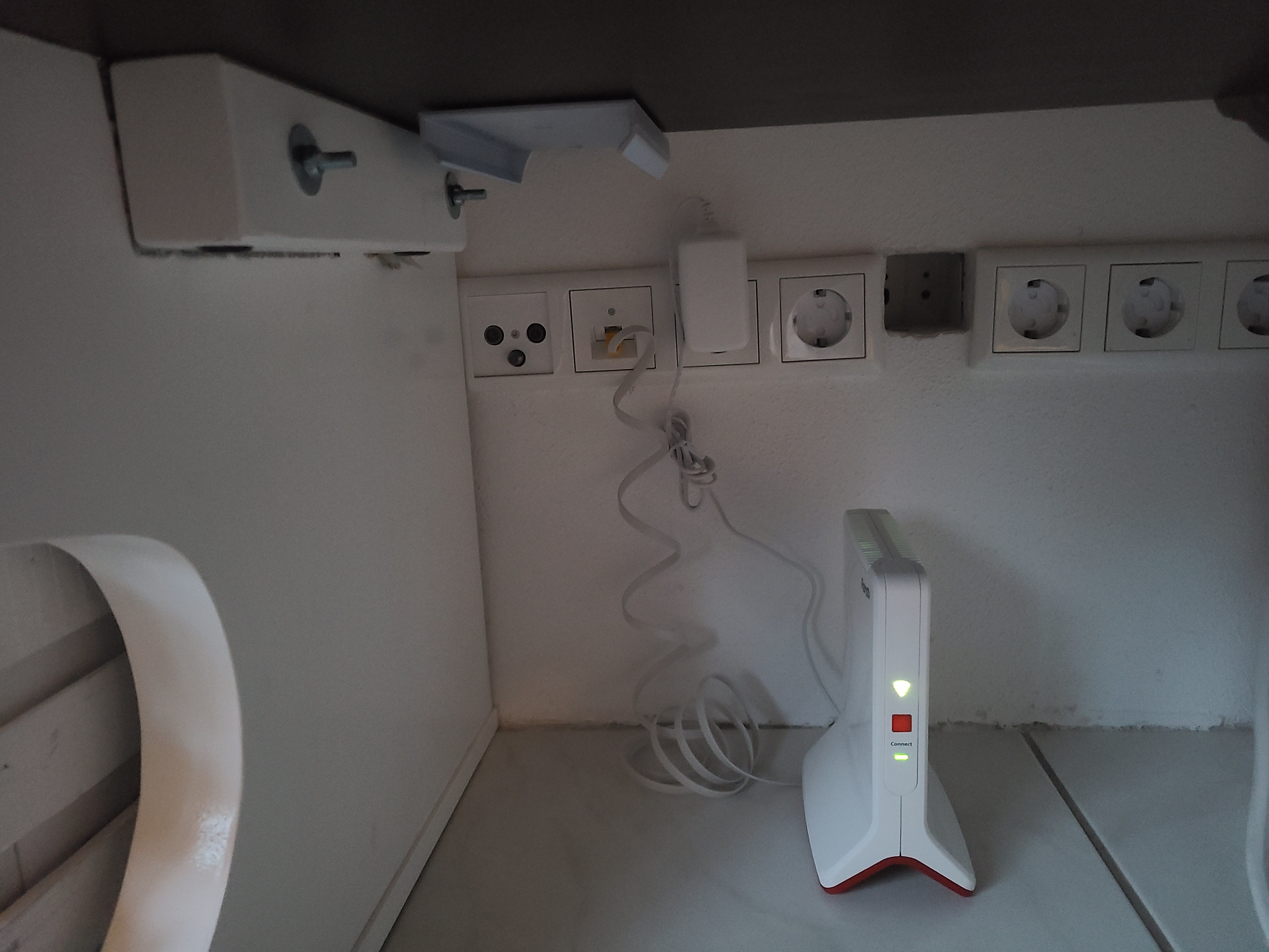 Monteringsfäste för AVM FRITZ! WLAN Mesh Repeater 3000 och 6000