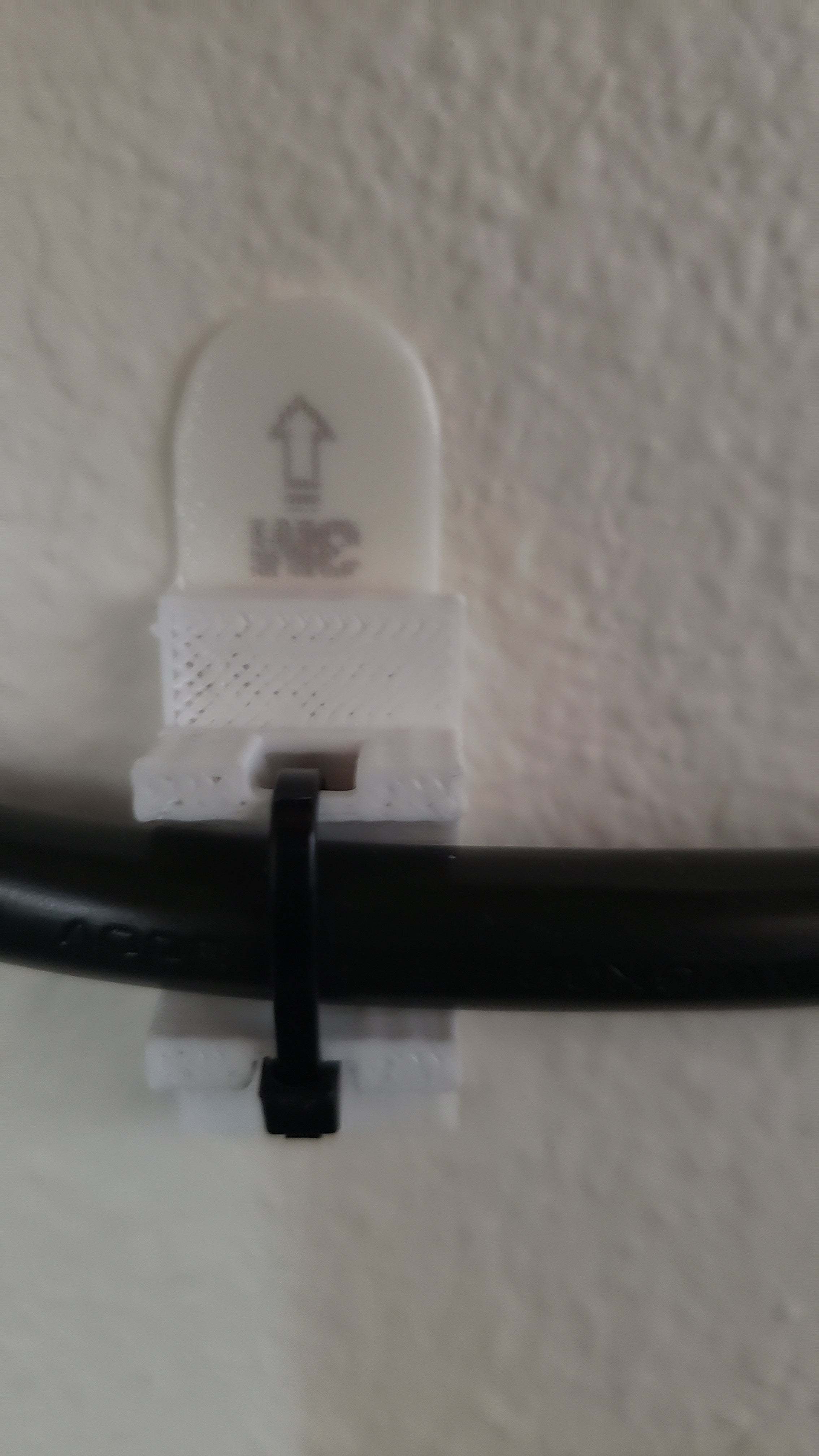 Command Strip Zip-Tie-hållare för strömkabel
