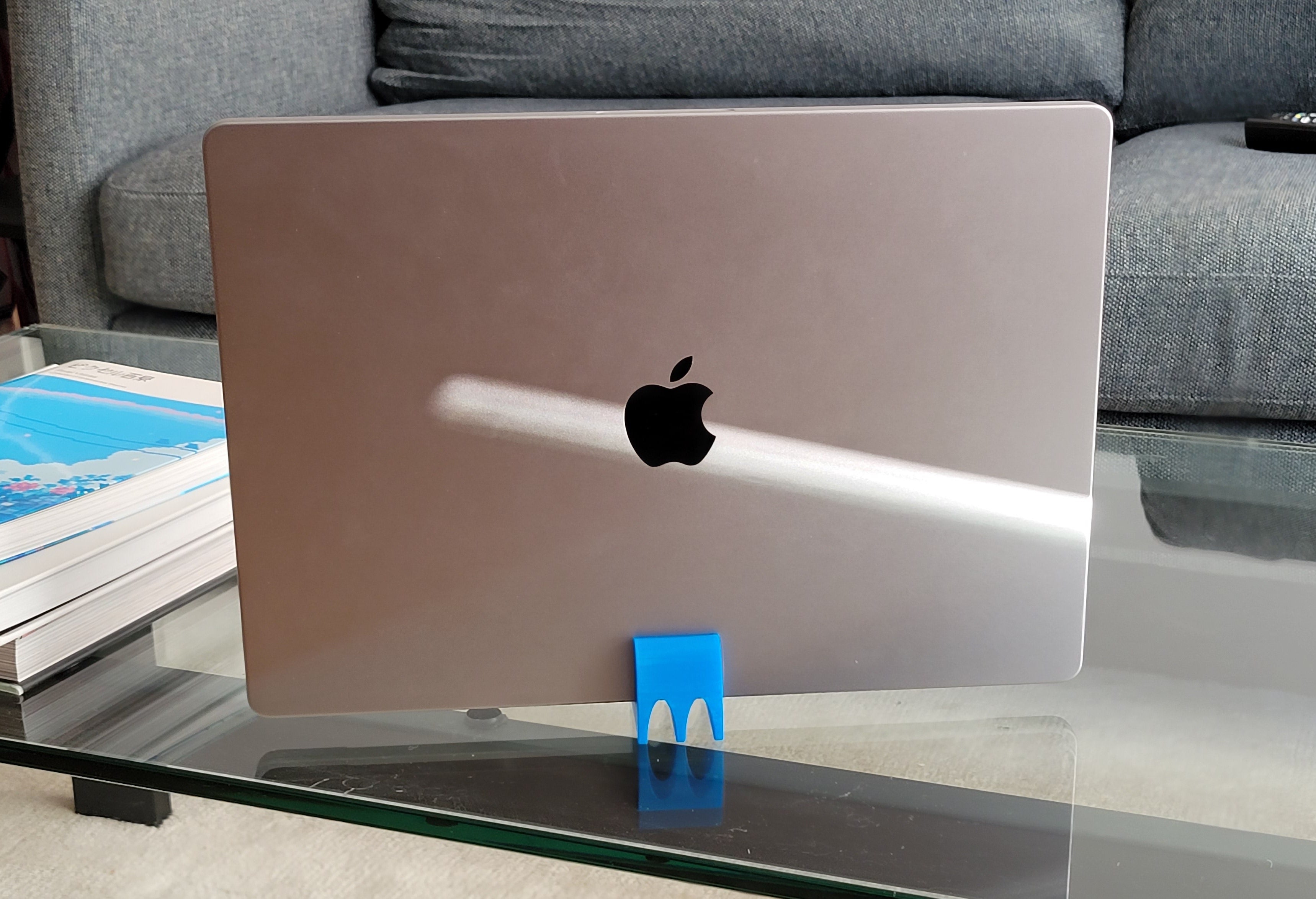 Vertikalt stativ för MacBook Pro (17 mm) - v2