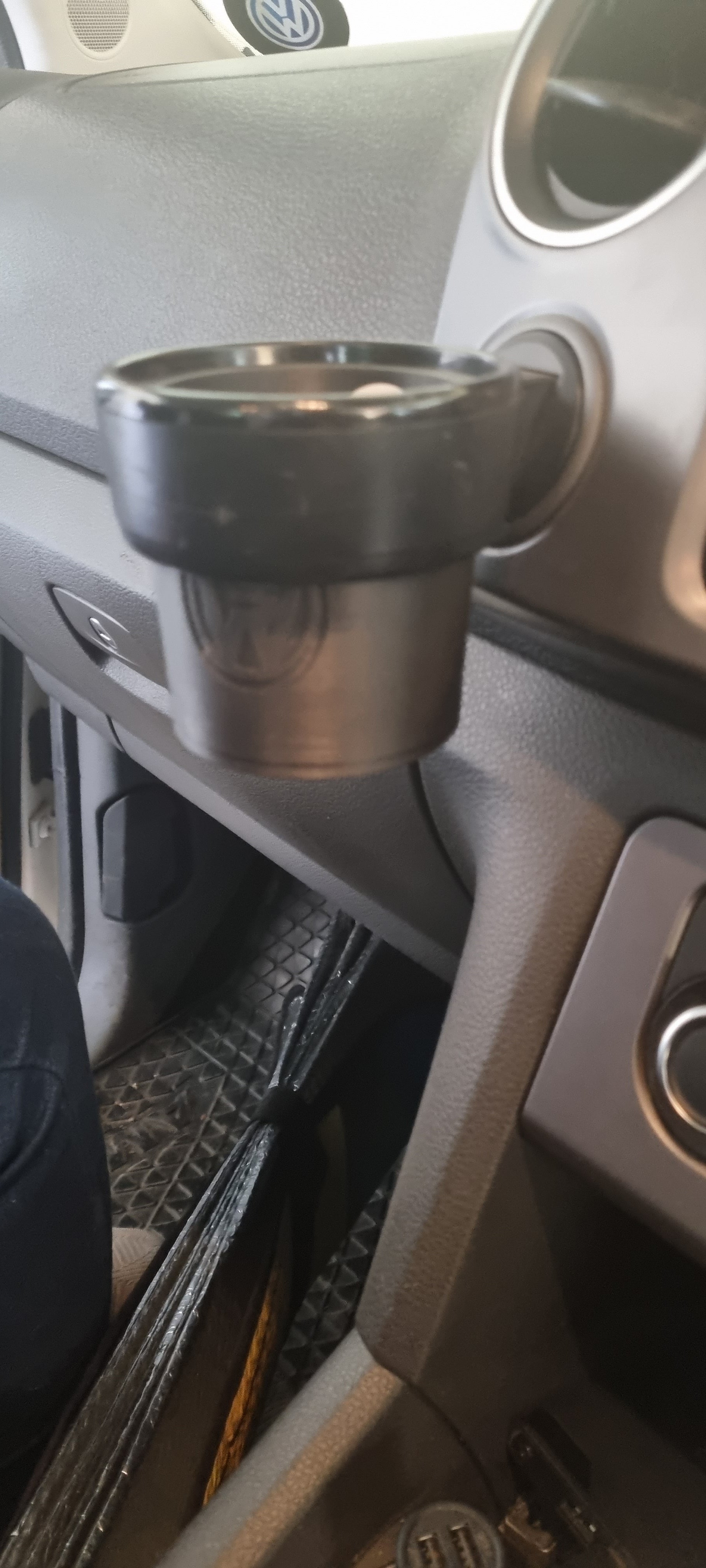 VW Amarok mugghållarinsats
