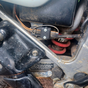 Kabelhållare för motorcykelladdare