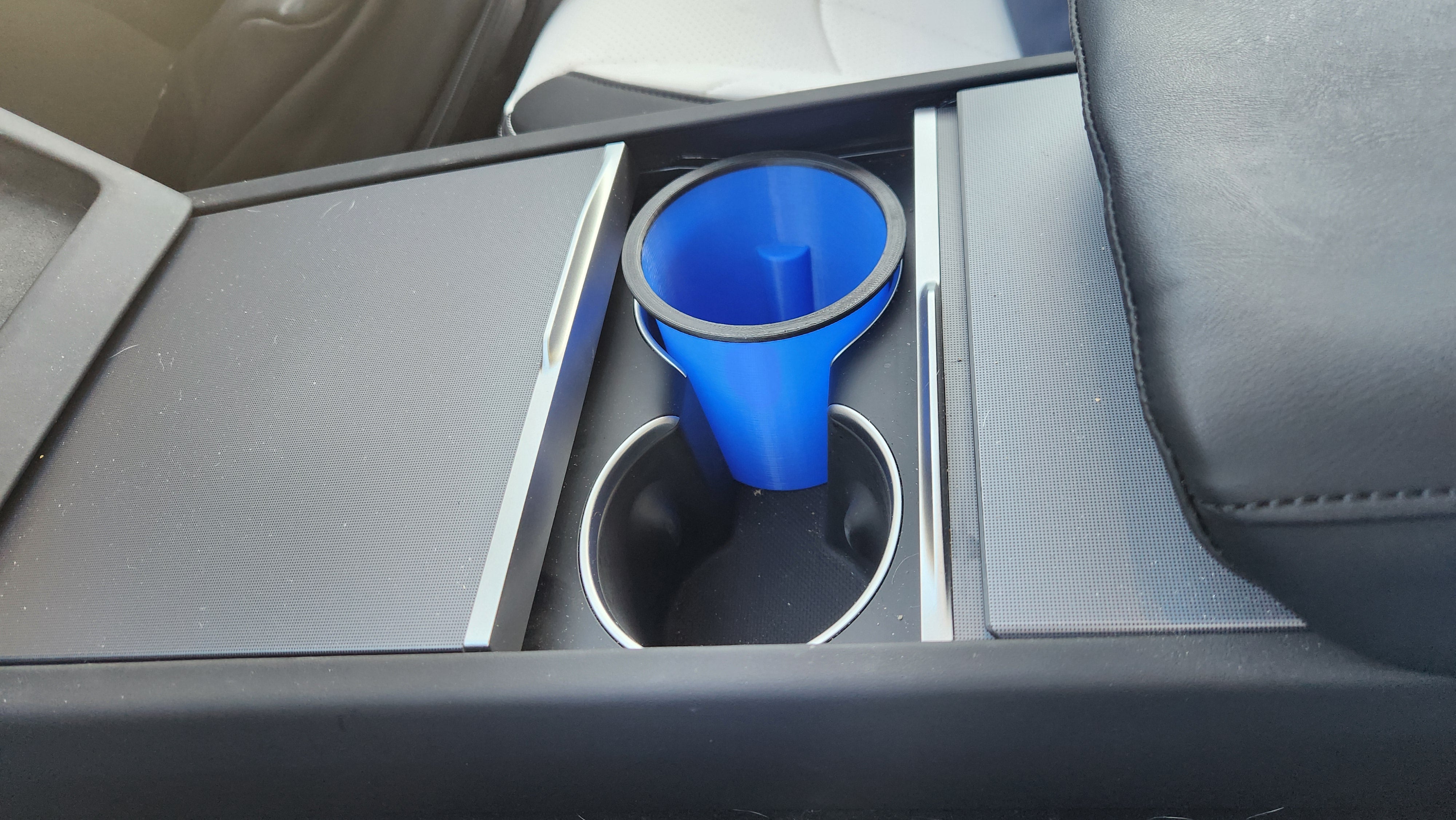 Flexibel mugghållare för Tesla Model 3 Highland