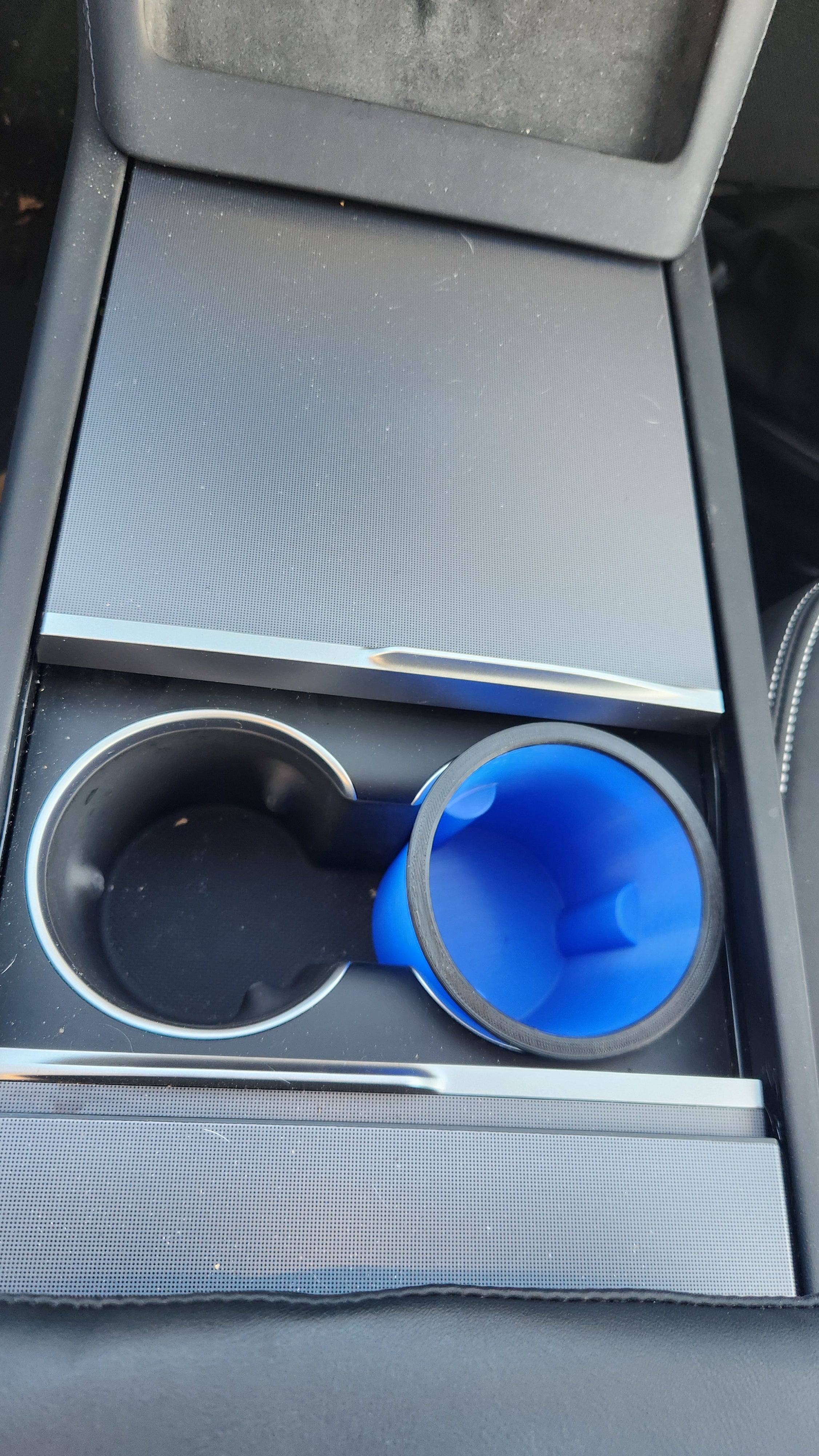 Flexibel mugghållare för Tesla Model 3 Highland