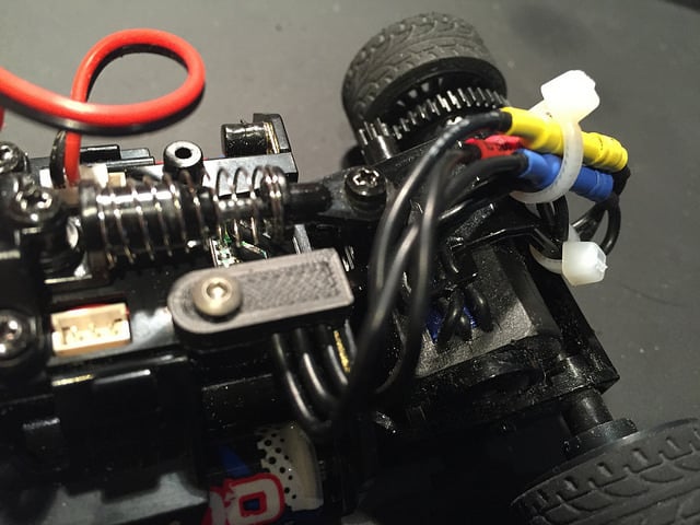 Kyosho Mini-Z MR-03 Motor Wire Clamp - Skydda dina motorkablar