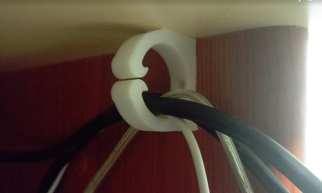 Praktisk kabel-/trådklämma för enkel kabelhantering