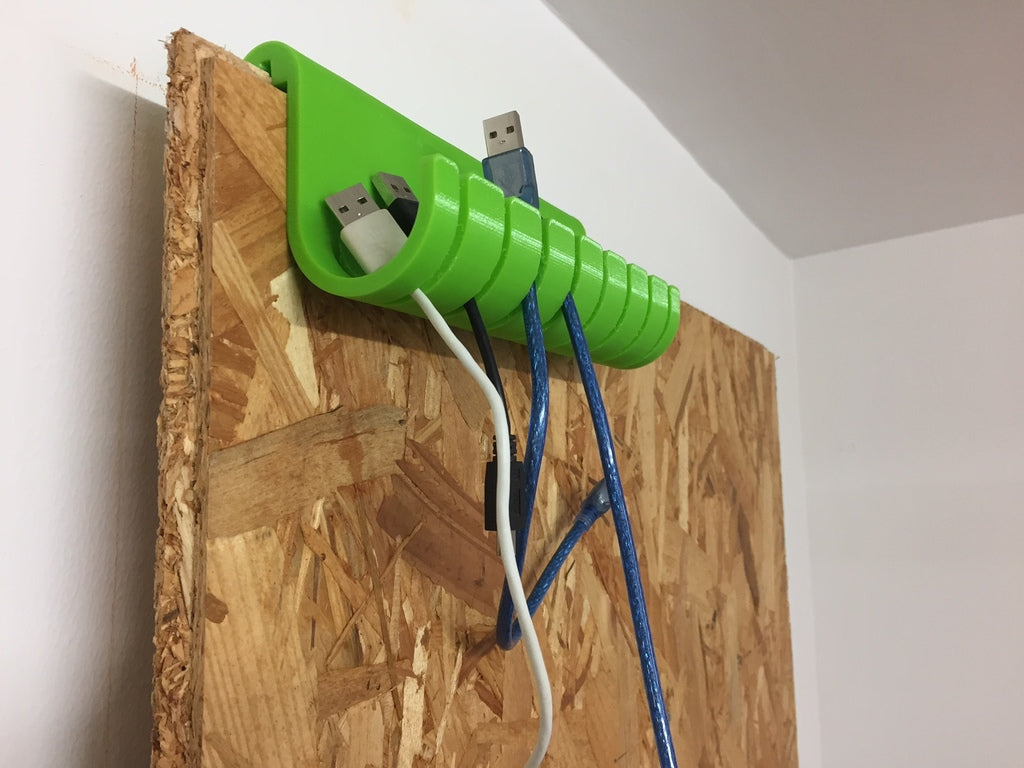 USB-kabelhängare för OSB träplankor