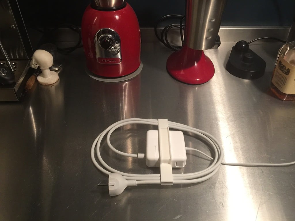 Mac Book Pro - Klämma för nätsladd och stötfångare