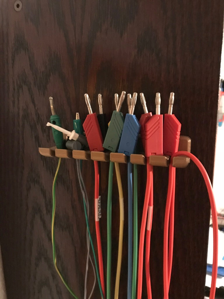Kabelhängare för effektiv kabelhantering