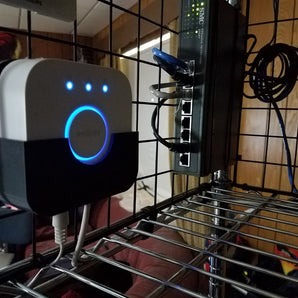 Väggfäste för Philips Hue Hub (Gen2) med buntband