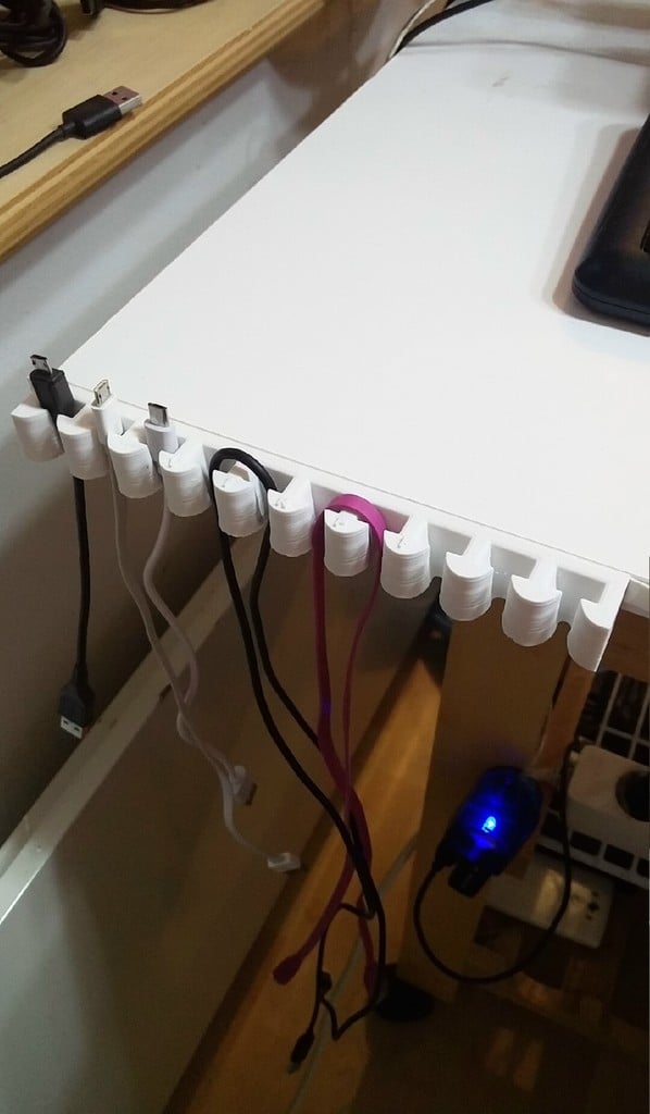 USB-kabelhållare - Praktisk och organiserad