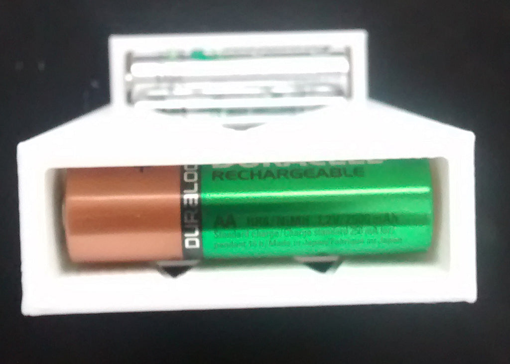 Batterihållare för AA-batterier med monteringshål