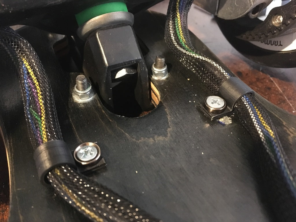 Trådklämma för elektrisk skateboard