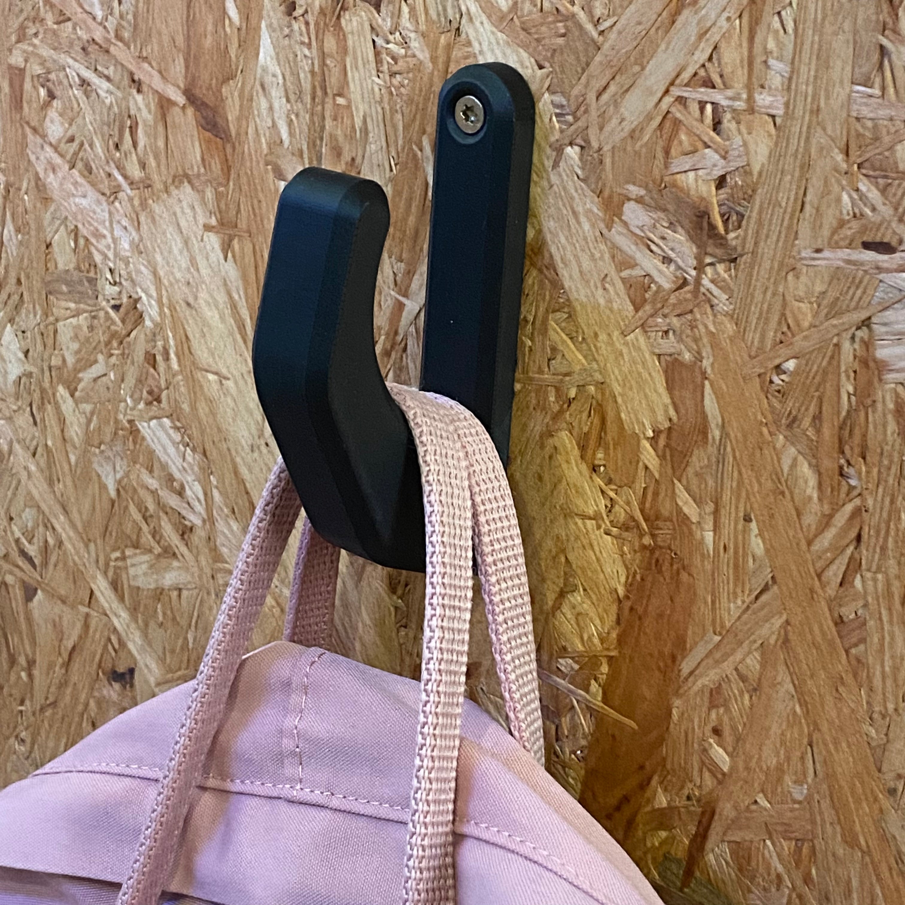 Väggkrok för ryggsäck