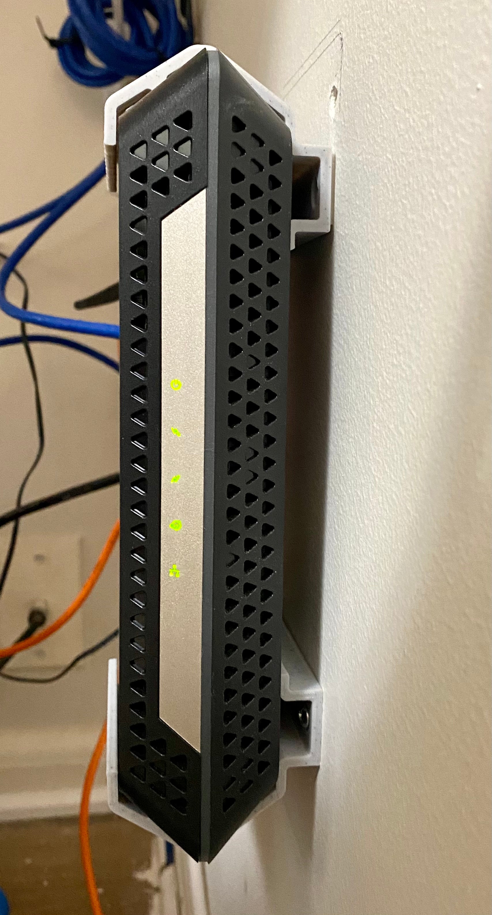 Netgear CM600 / CM1000 Vægmontering – Optimer Dit Netværkssetup