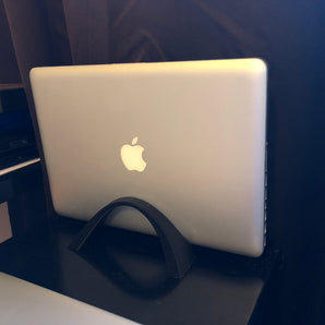 Elegant böjt laptopstativ REMIX - För MacBook Pro och andra bärbara datorer (175x120mm)