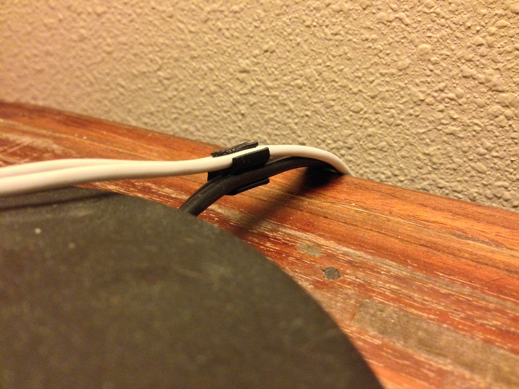 2-kabelklämma för att fästa USB-kablar till lamptråd
