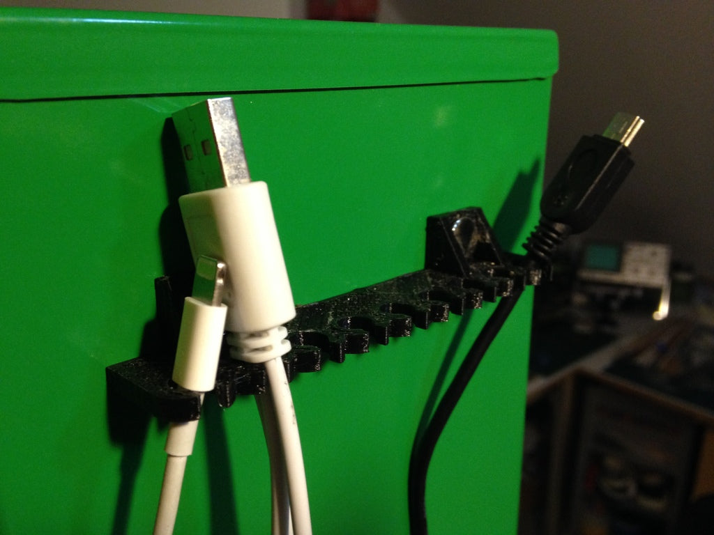 Magnetisk USB-kabelhängare