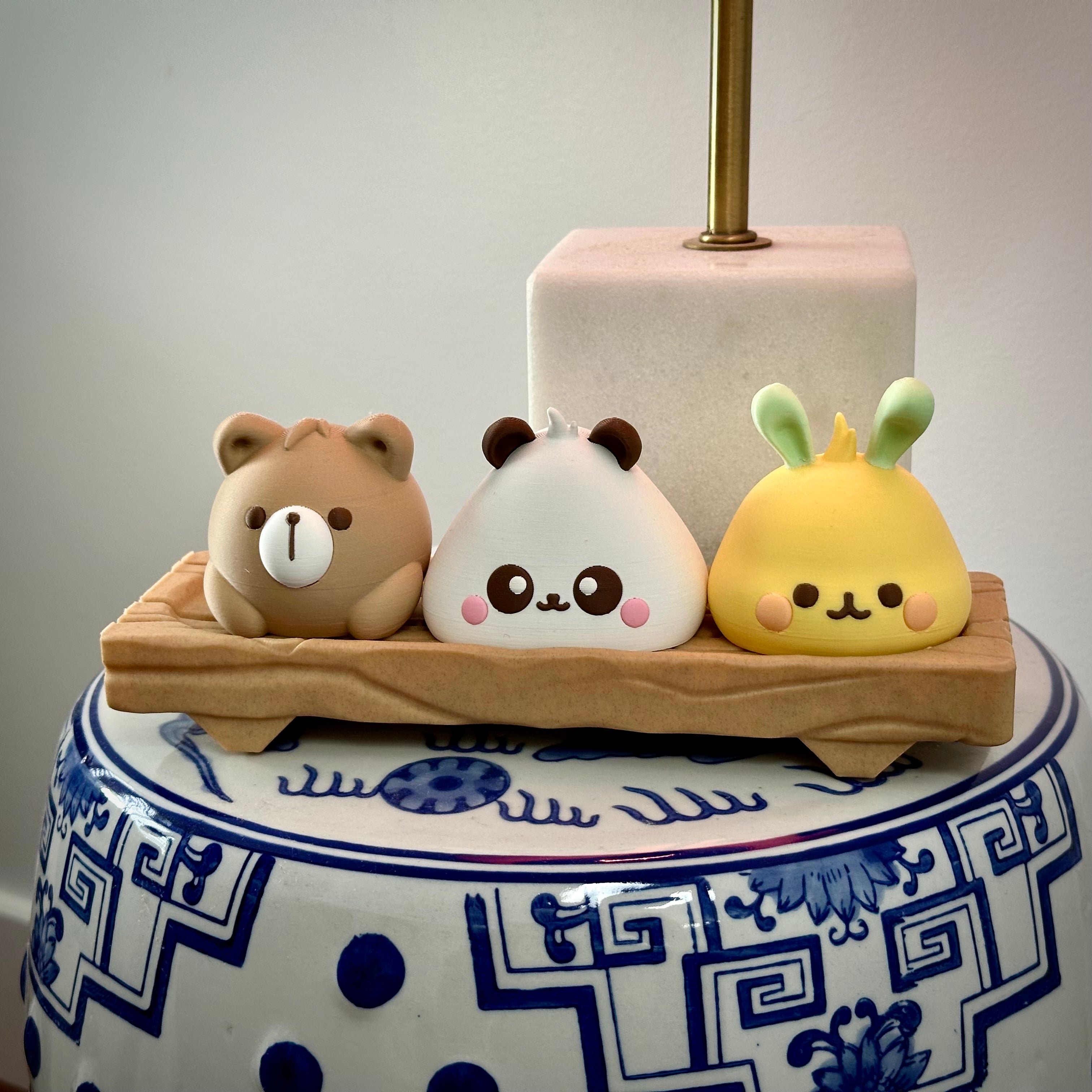 Kawaii djur Bao på träkloss