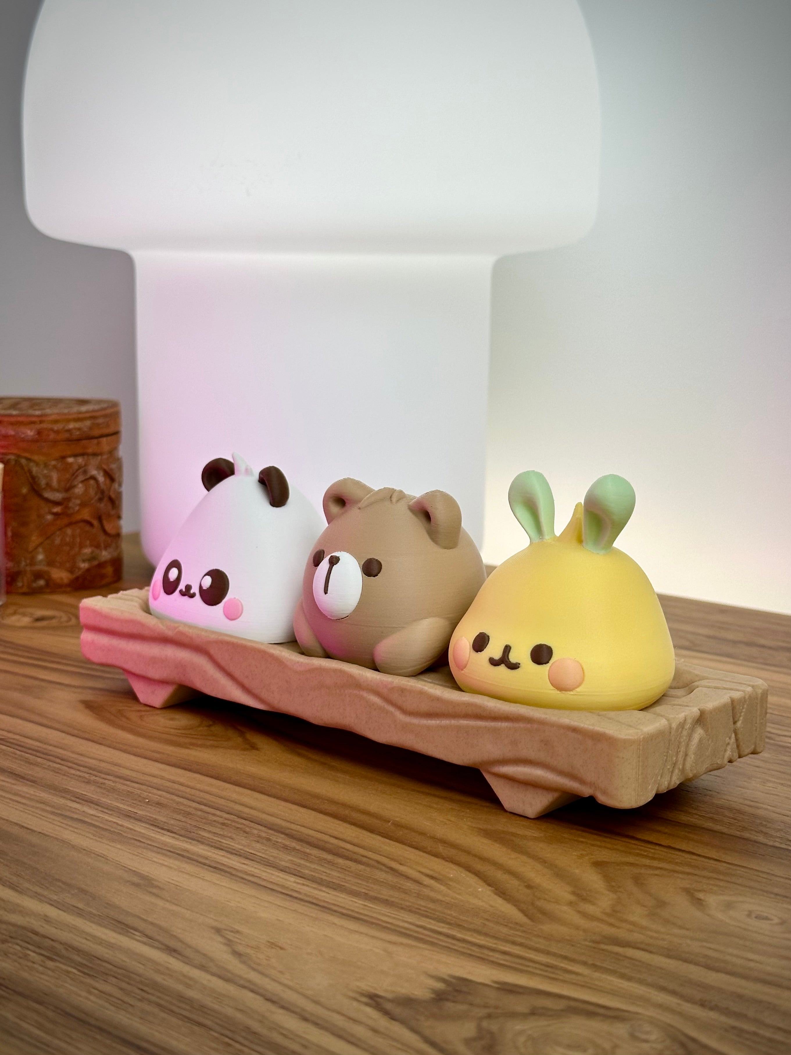 Kawaii djur Bao på träkloss
