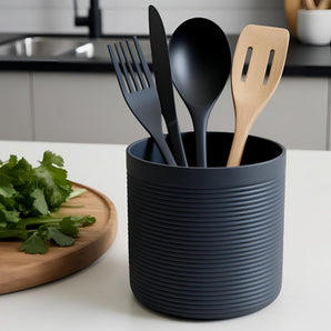 Ribbad köksredskapshållare i modern design