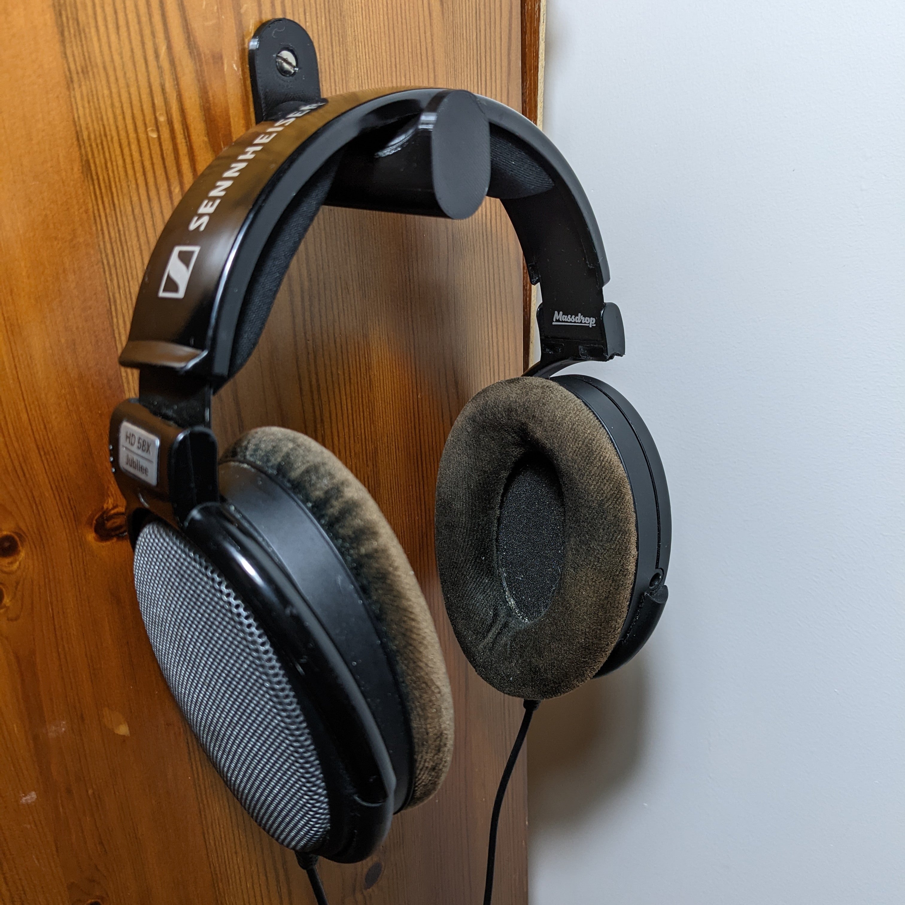 Väggmonterad hörlurshållare – Kompakt design