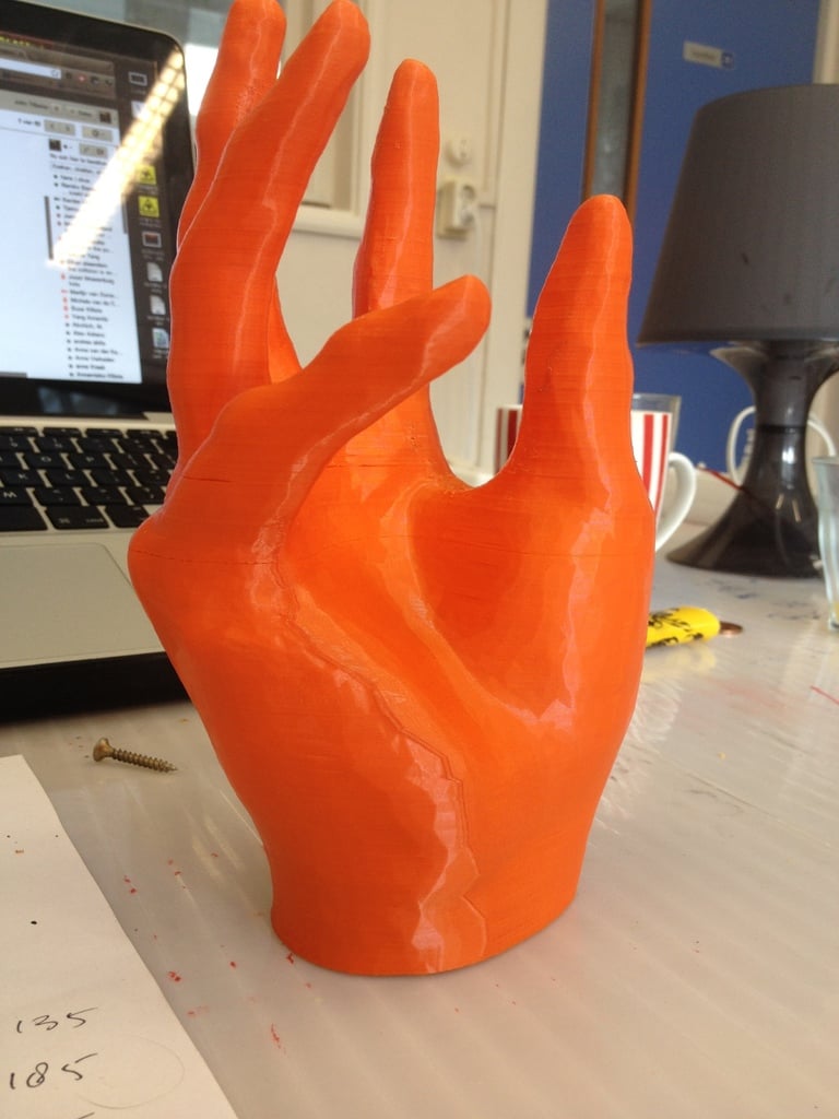 3D-skannad iPhone-hållare formad som en hand