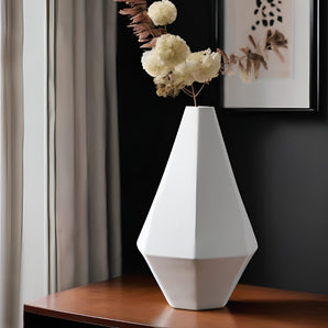Åttakantig minimalistisk vas för modern inredning