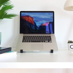 Geometriskt stativ för MacBook Pro 2016