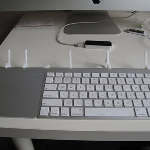 Enkelt stativ för iPhone och iPad med integration för Apple Wireless Keyboard och Trackpad