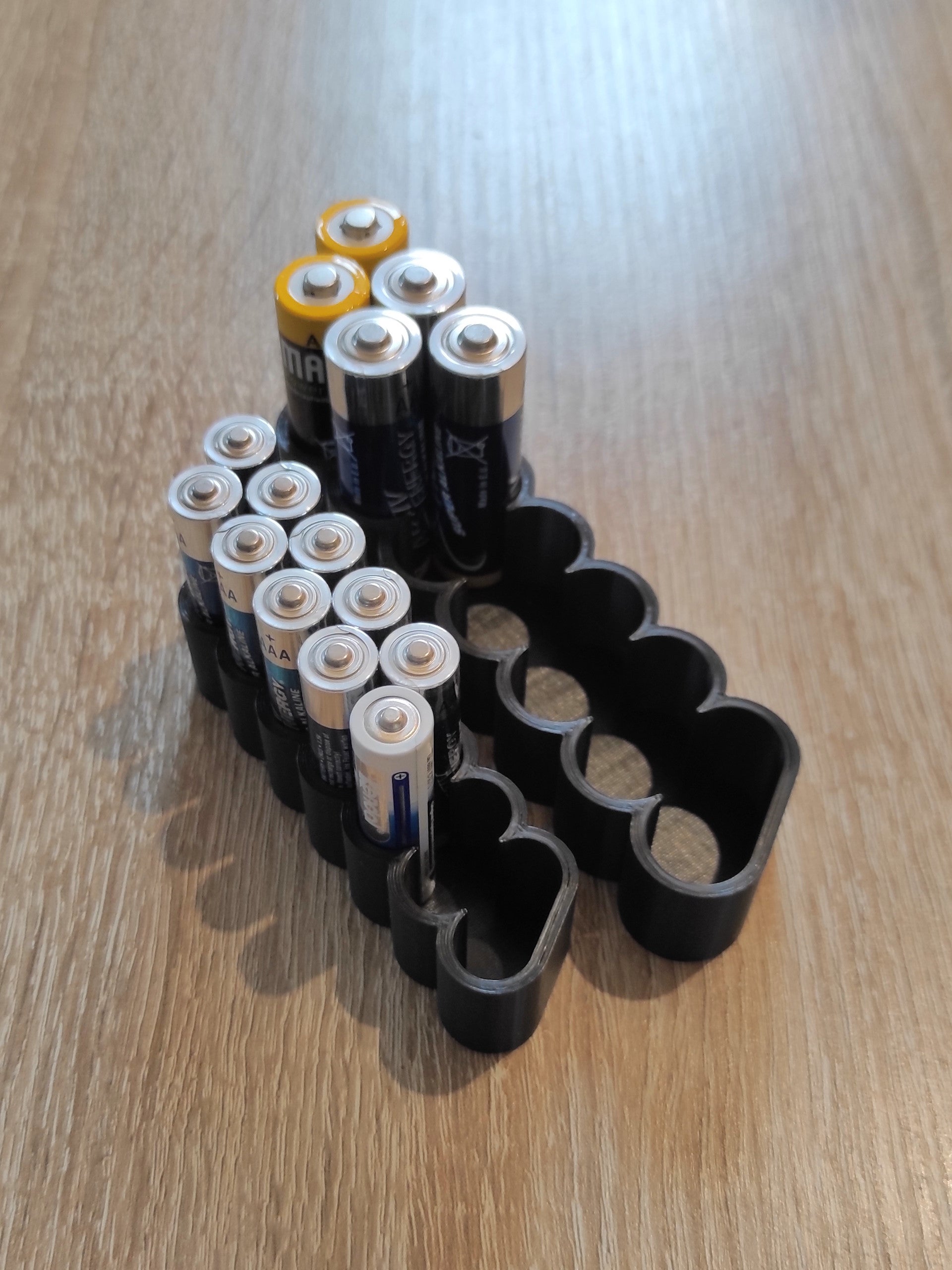 Batterihållare för AA- och AAA-batterier