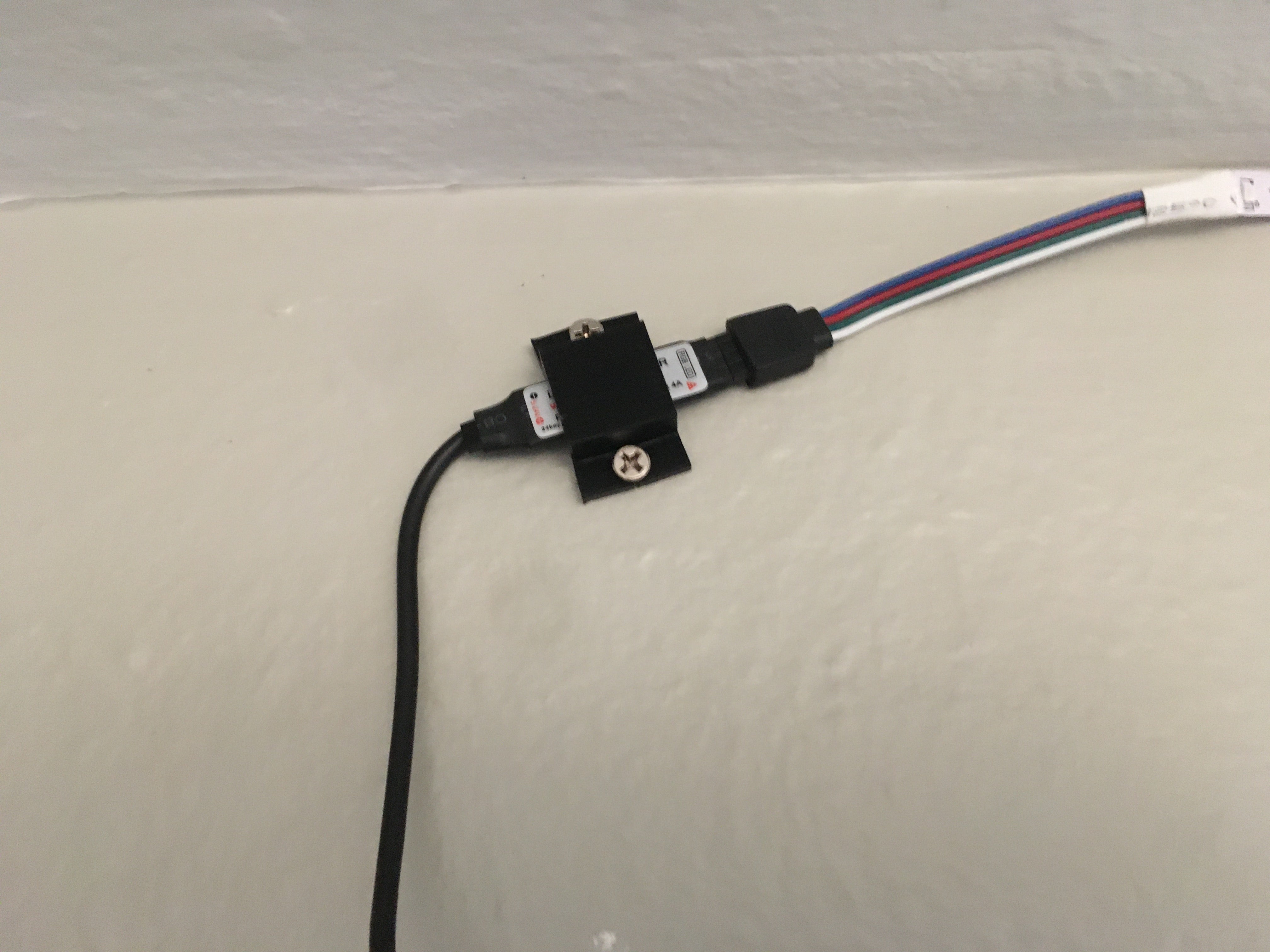Vägghållare för RGB-strip Kabel