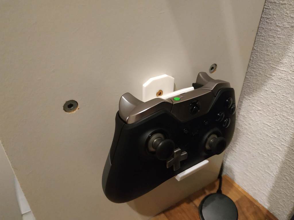 Väggfäste för Xbox One-kontroller med skruvhål