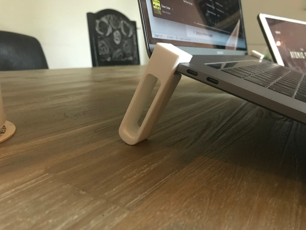 Enkel hållare för Macbook Pro