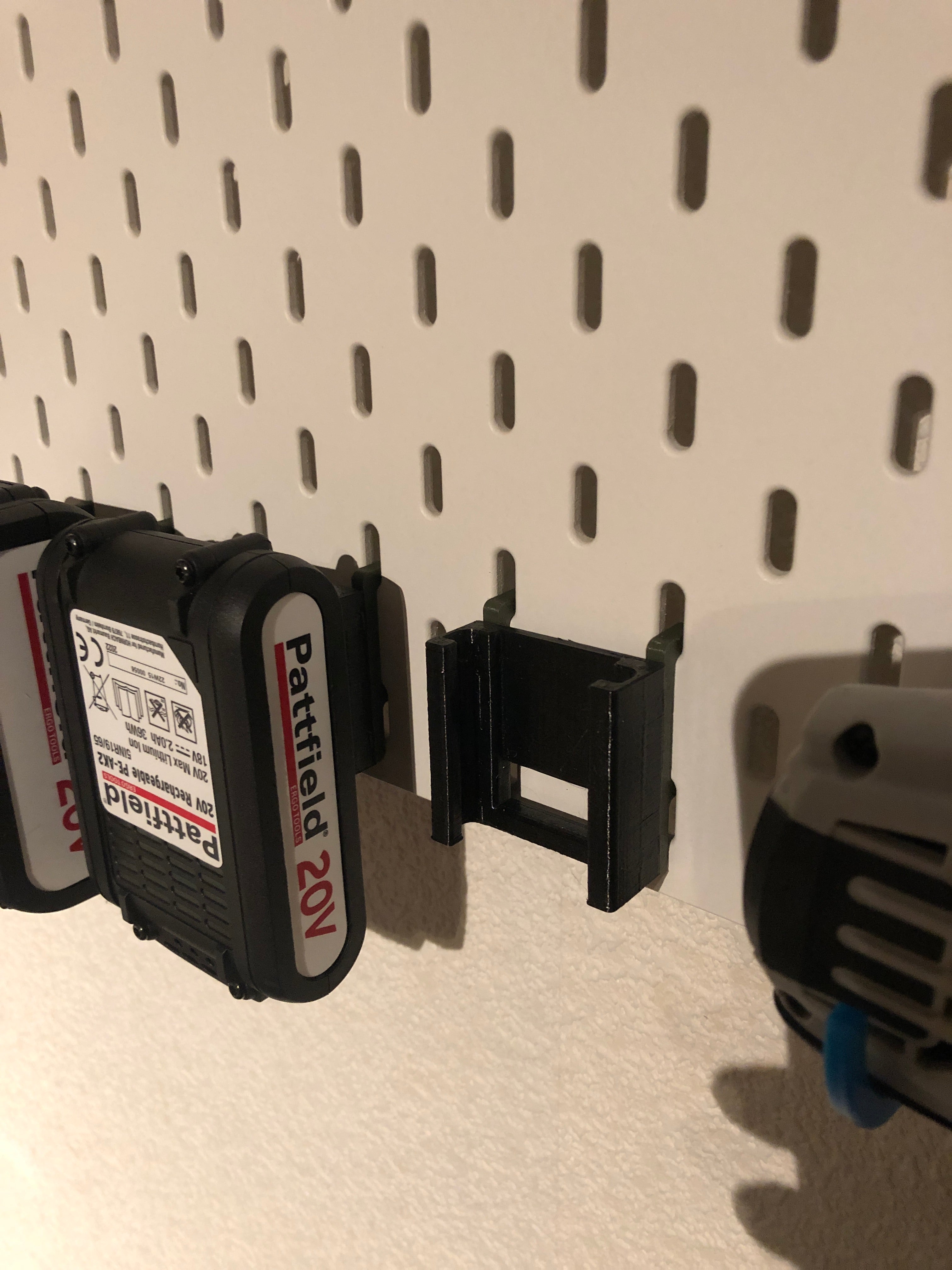 Smart 2-i-1-hållare för Worx/Pattfield 20V-batterier – för IKEA Skadis-systemet