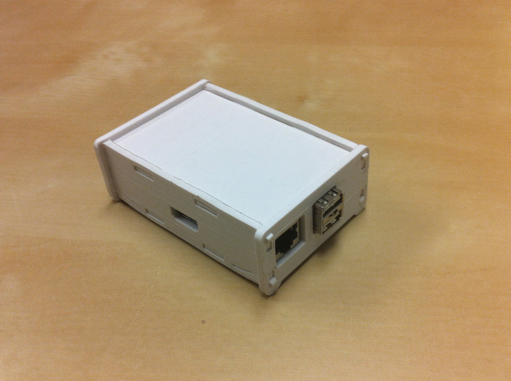 Raspberry Pi-fodral baserat på Adafruits akryldesign