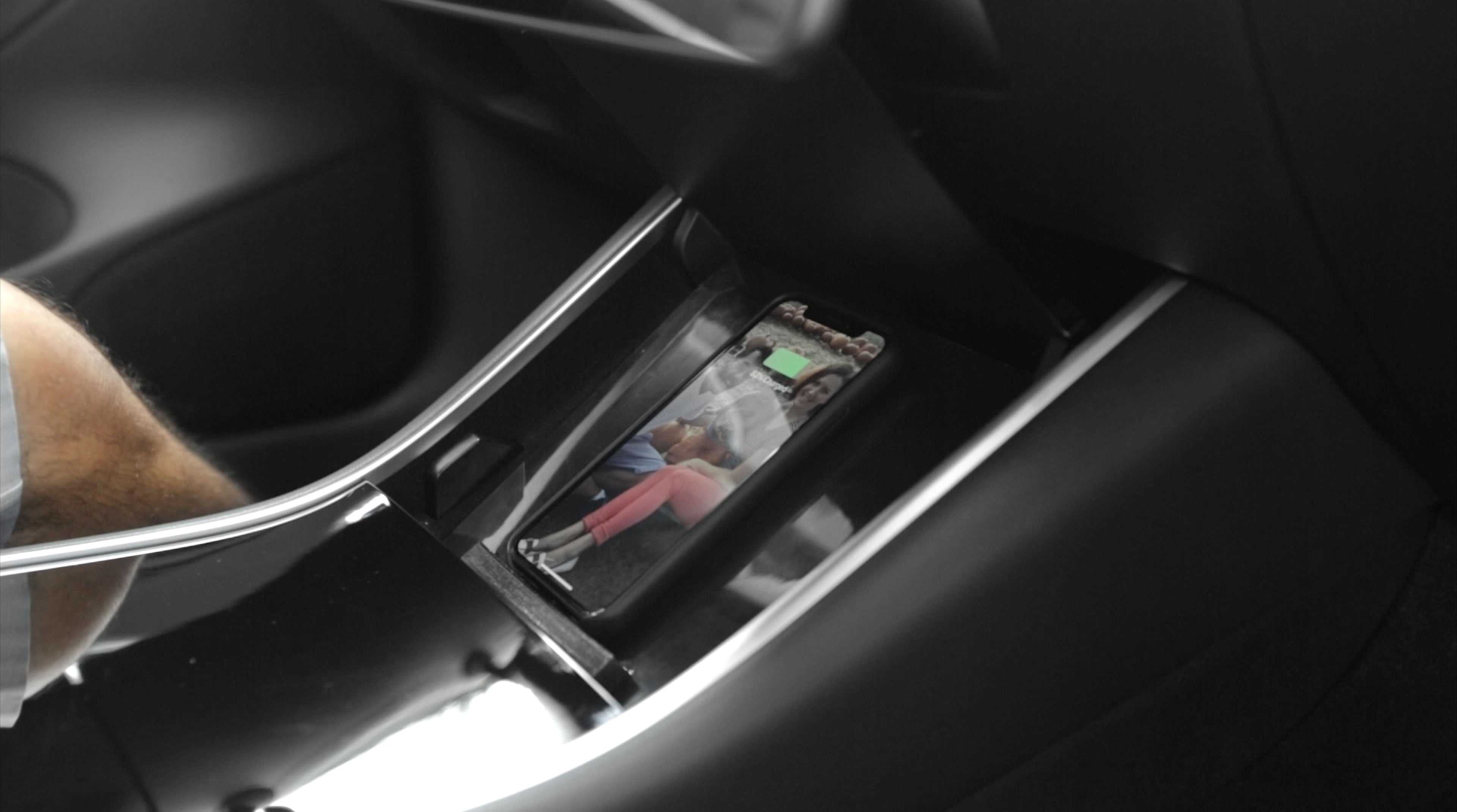 Trådlös Qi-laddare för Tesla Model 3